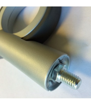 Détail de la fixation sur roulette argent