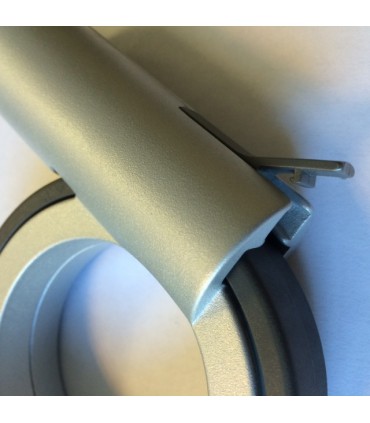 Détail du frein sur roulette argent