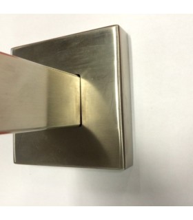 Rosace cache vis carrée