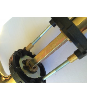 Montage avec vis relieuse pour poignée titane