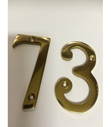 Chiffre découpé en laiton poli verni hauteur 75 mm