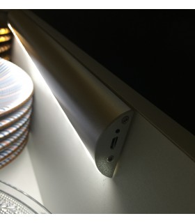 Réglette d'éclairage L110 à LED sur batterie pour tiroir et placard Réglette d'éclairage L110 à LED sur batterie pour tiroir et placard