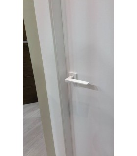 Poignée de porte FILA disponible en blanc ou noir