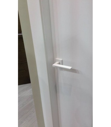 Poignée de porte FILA disponible en blanc ou noir