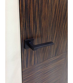 Poignée de porte FILA disponible en blanc ou noir