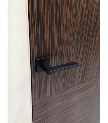 Poignée de porte FILA disponible en blanc ou noir