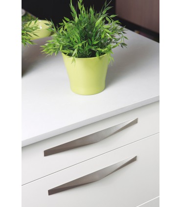 Poignée à facettes série Kares 0306 par Viefe