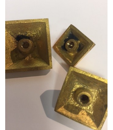 Clous décoratifs en laiton tête pyramidale