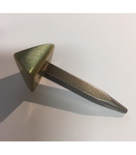 Clous décoratifs tête pyramidale 20 mm en laiton Clous décoratifs tête pyramidale 20 mm en laiton