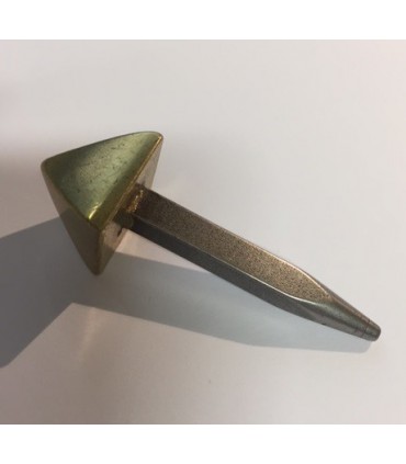 Clous décoratifs tête pyramidale 20 mm en laiton