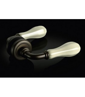 Paire de poignée porcelaine ivoire Paire de poignée porcelaine ivoire