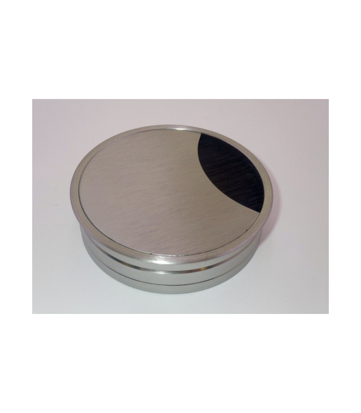 sossai® Passe-câble/passage de câble/passe-fil avec brosse pour bureau set de 4 KDM1-AL table & plan de travail Matériau : métal Design : aluminium Diamètre : 60 mm 