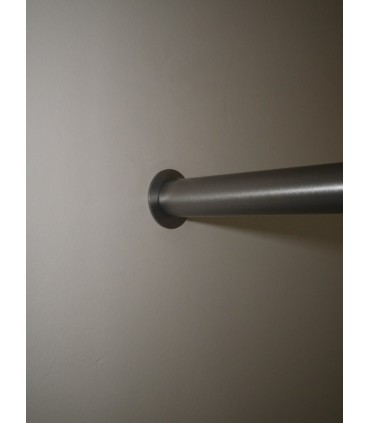 détail fixation sur mur