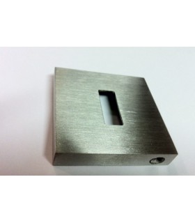 Rosace carrée pour entrée de clé avec découpe rectangulaire Rosace carrée pour entrée de clé avec découpe rectangulaire