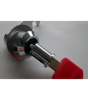 Clé pour le changement du cylindre sur serrures batteuses Clé pour le changement du cylindre sur serrures batteuses